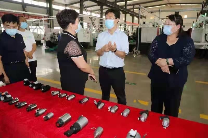 操女人B视频安阳市市长高永一行莅临我公司参观调研